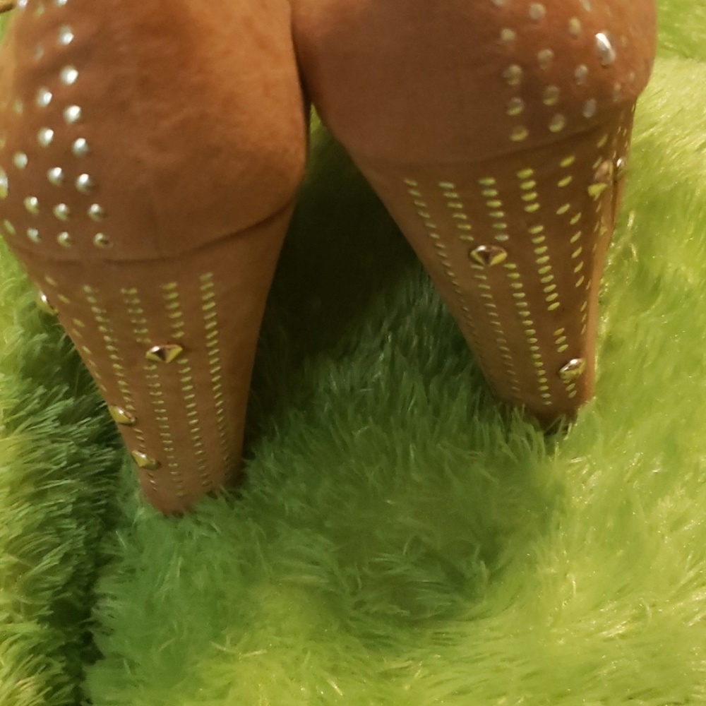 Heels - Picture 5 of 5